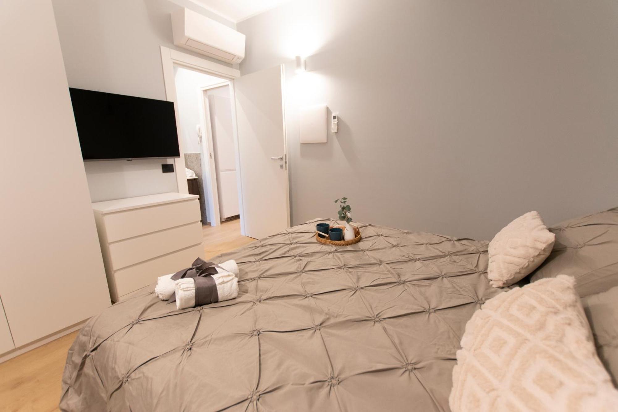 Appartamento Ihost Luxury -Private Parking- Plana 4 Milano Esterno foto